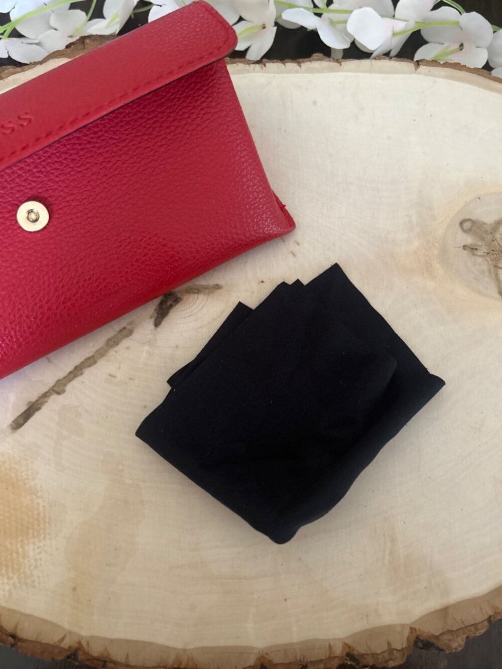Guess Red Faux Leather Eyeglass Case Snap Magnetic Closure Soft Lined - Picture 7 of 10